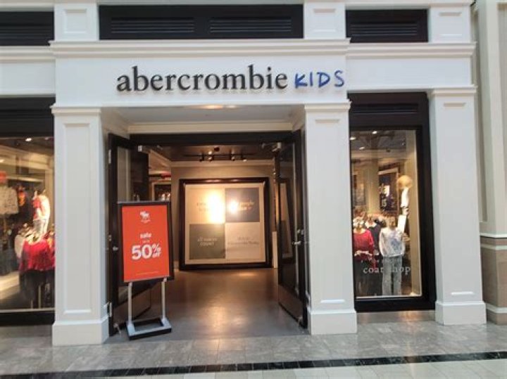 Are there any Abercrombie Kids stores in Canada?