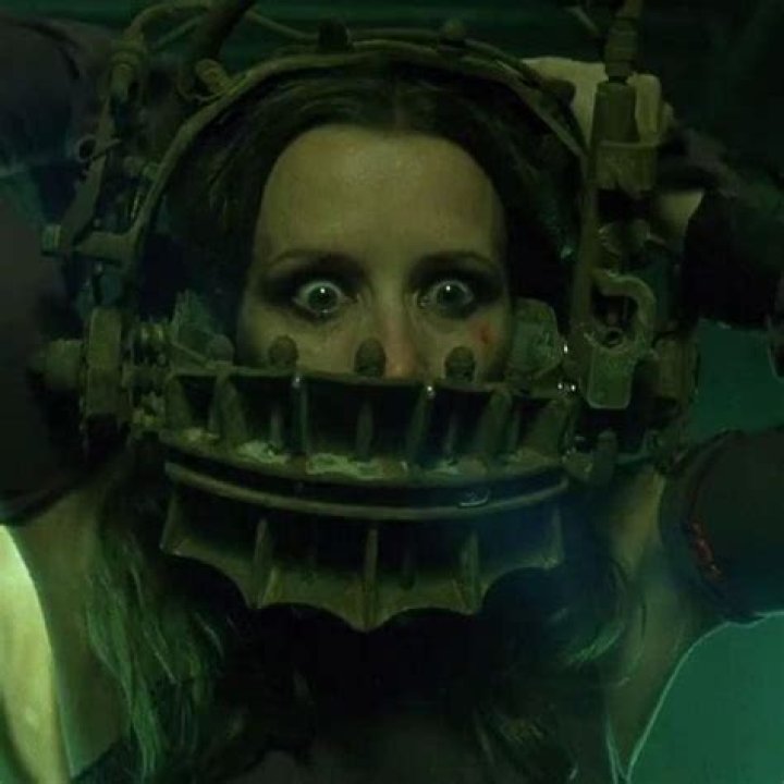 Are there any disturbing traps in the movie saw?