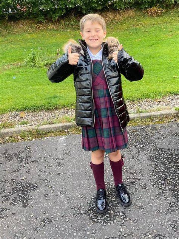 Can a boy wear girls uniform to school?