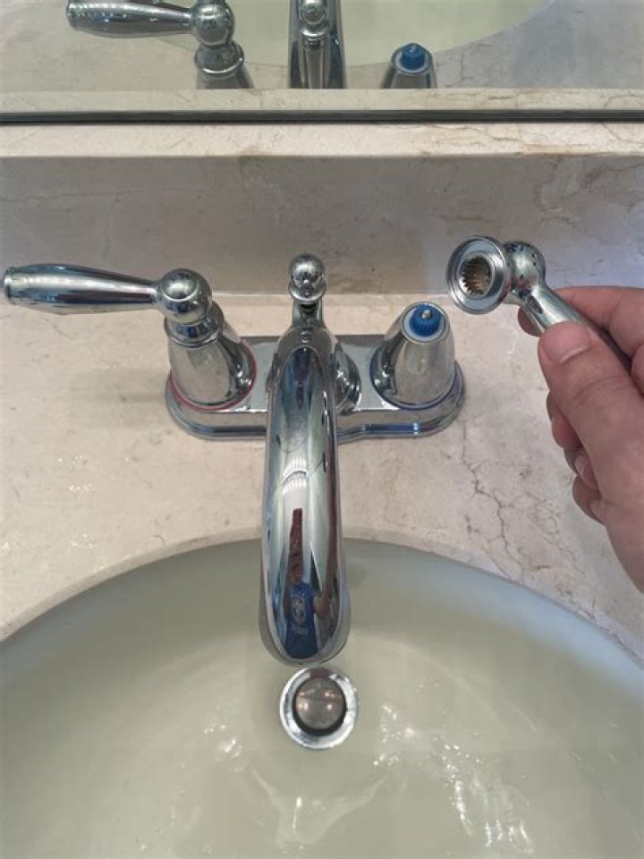Can a faucet handle be pulled off a broken valve?