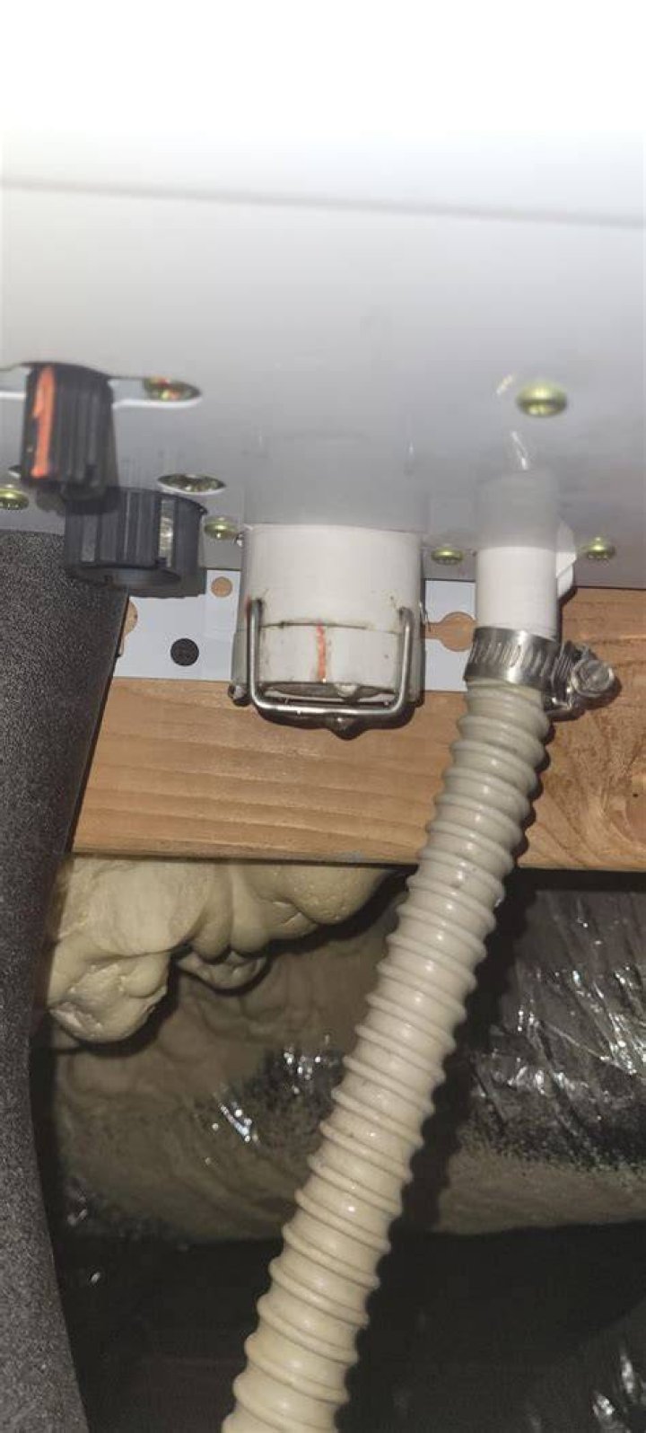 Can a tankless water heater leak?