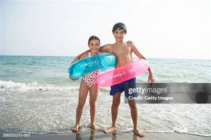 Can boys wear girls bikini?