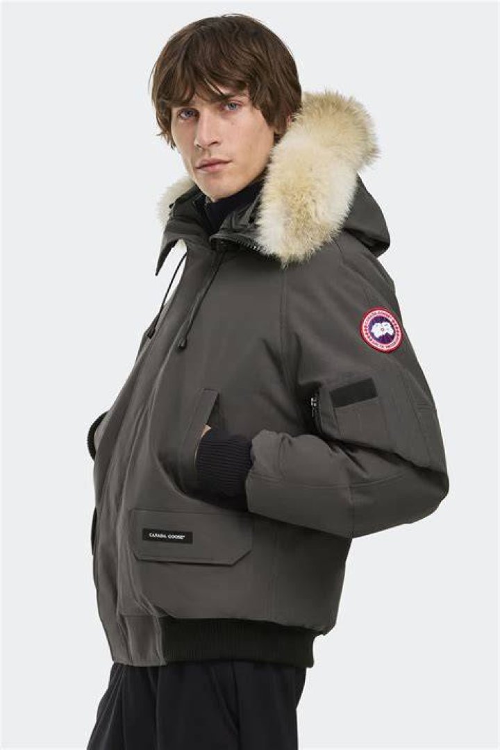 Can men wear fur hoods?