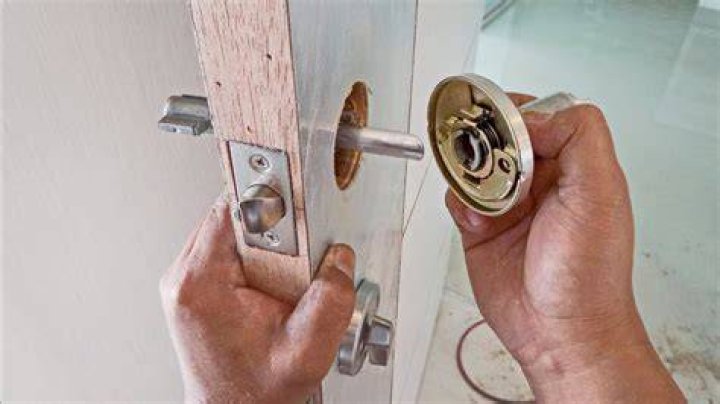 Can you change handles on internal doors?