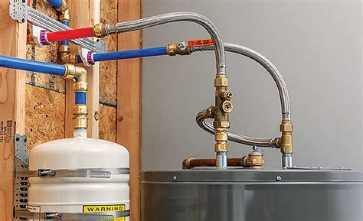 Can you use PEX tubing for hot water?