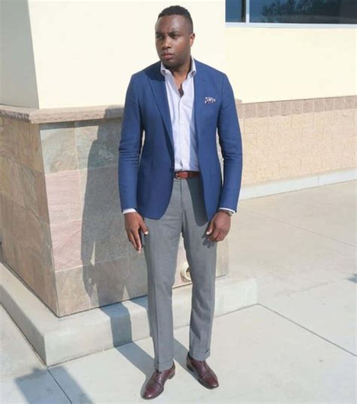 Can you wear grey pants and a blue blazer?