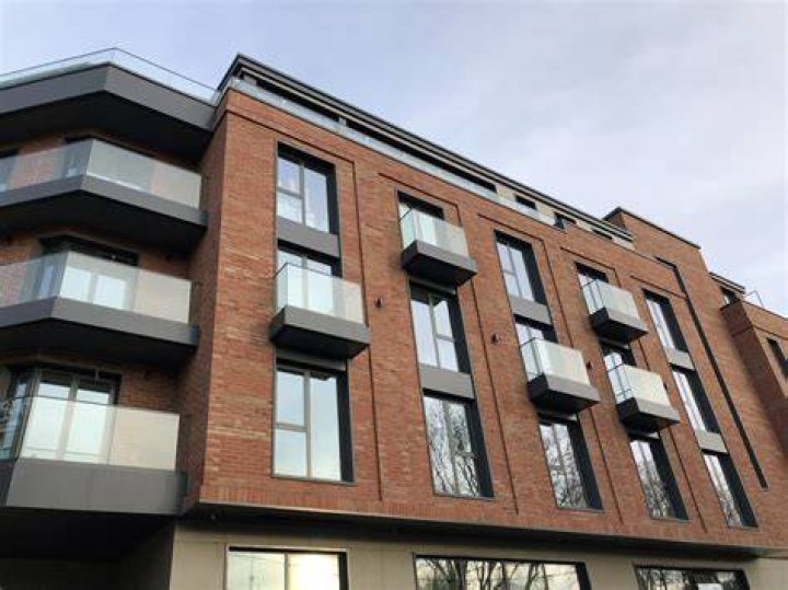 Do brand new houses lose value?
