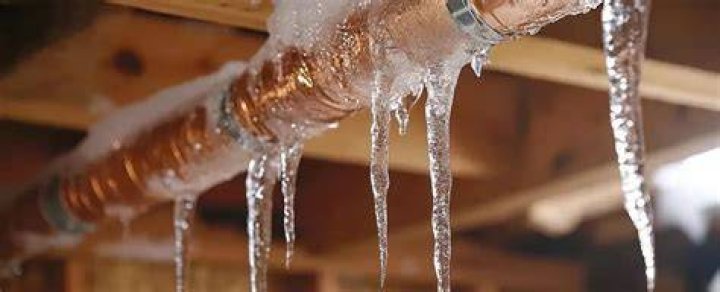 Do frozen pipes thaw on their own?