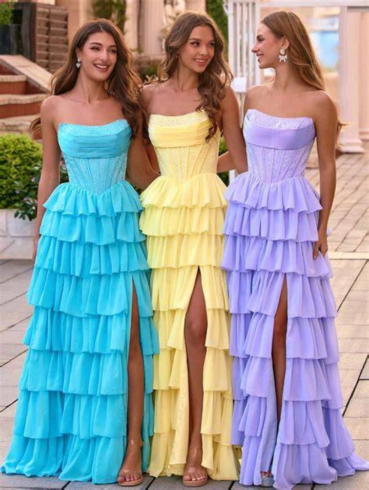 Do girls wear long or short dresses to prom?