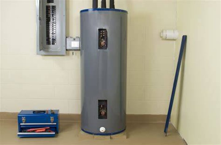 Do hot water heaters run on oil?