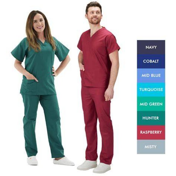 Do LPNS wear scrubs?