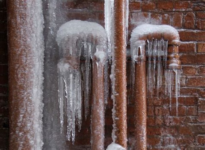 Do pipes freeze slab house?