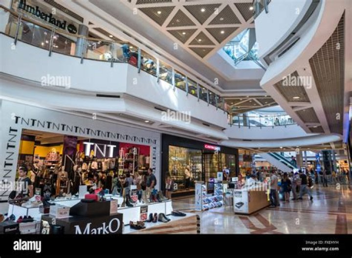 Does Israel have shopping malls?