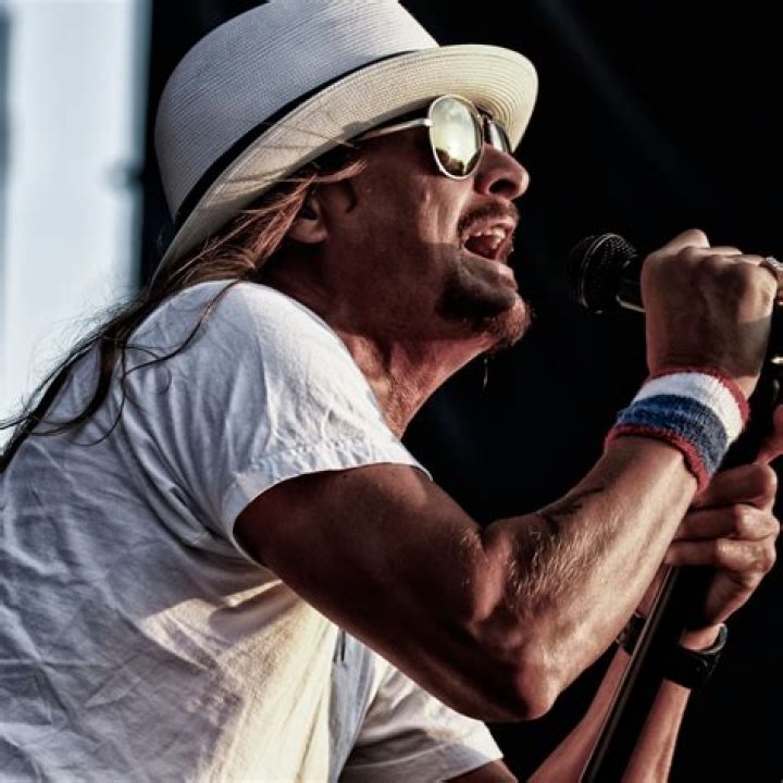 Does Kid Rock wear a fedora?