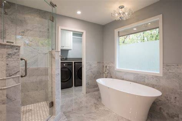 Does not having a master bathroom hurt resale?