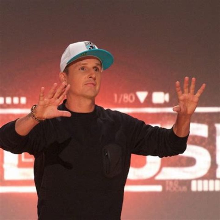 Does Rob Dyrdek own DC clothing?