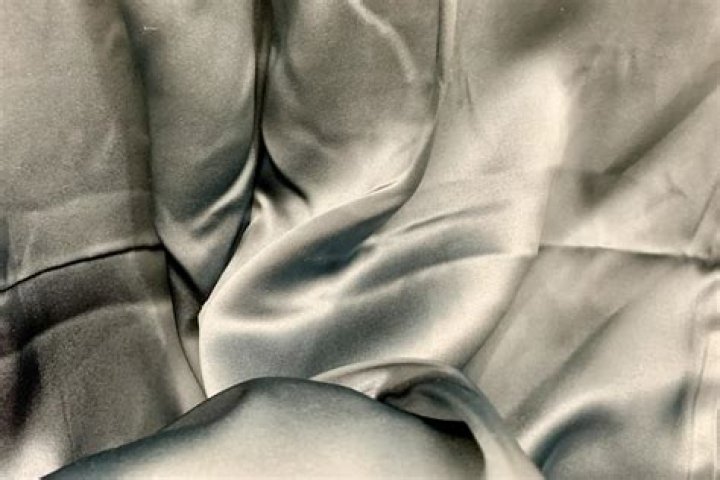 Does silk crease badly?