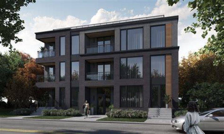 How big is a 3 story apartment building?