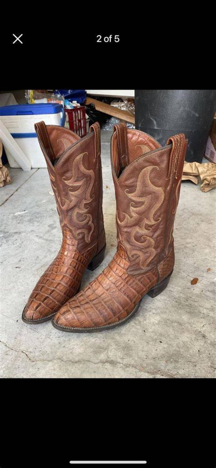 How can I tell if my caiman boots are real?