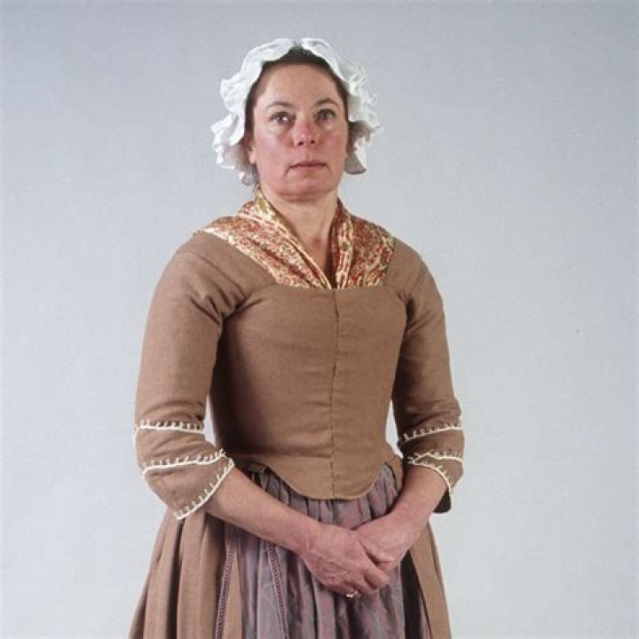 How did colonial Americans dress?