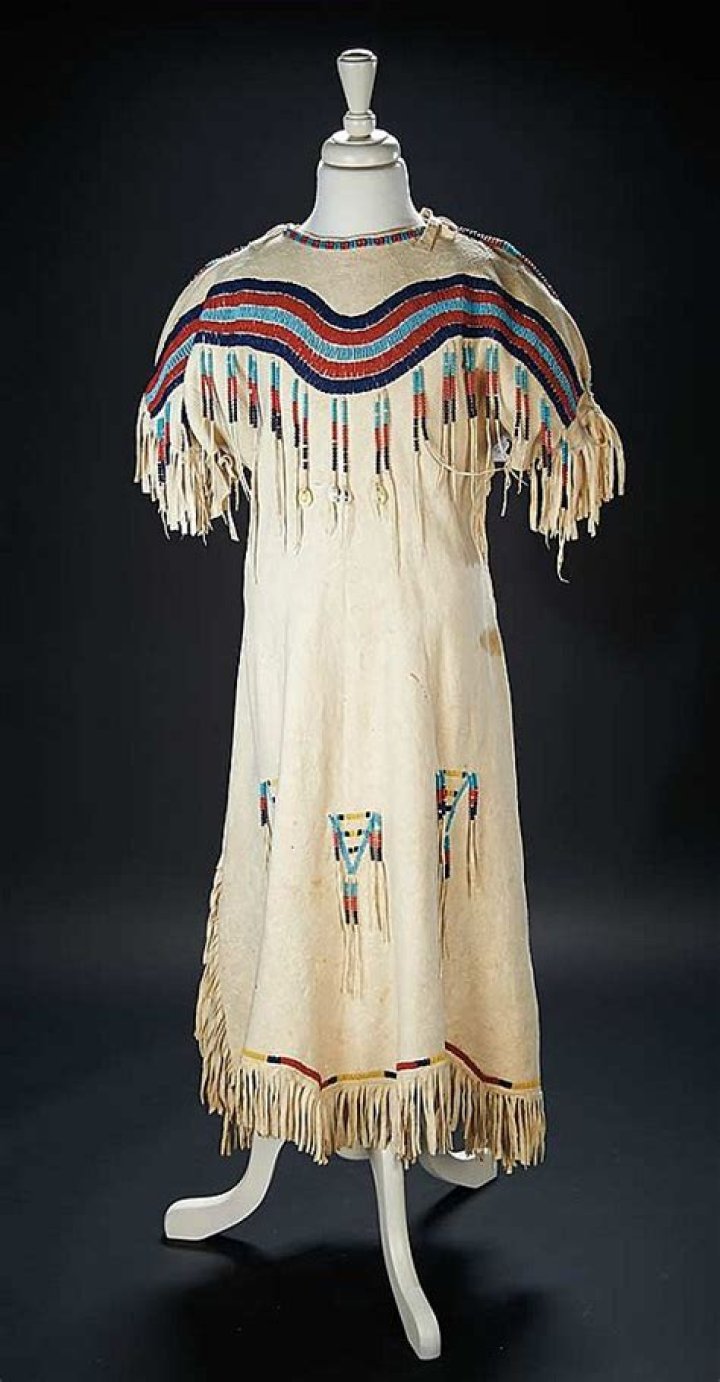 How did the Blackfoot tribe make their clothes?