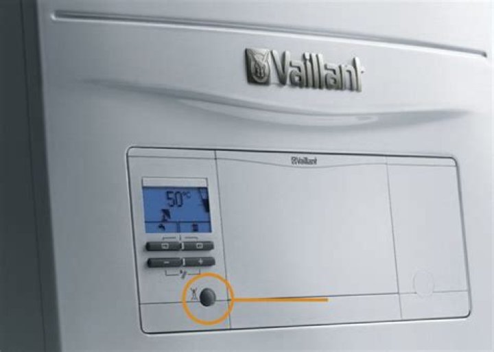 How do I reset my heating control panel?
