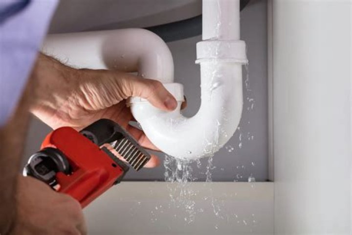 How do you fix a leaky drain pipe?