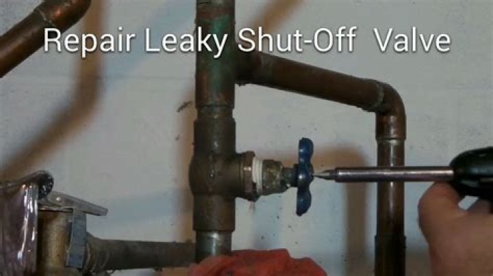 How do you fix a leaky pipe valve?