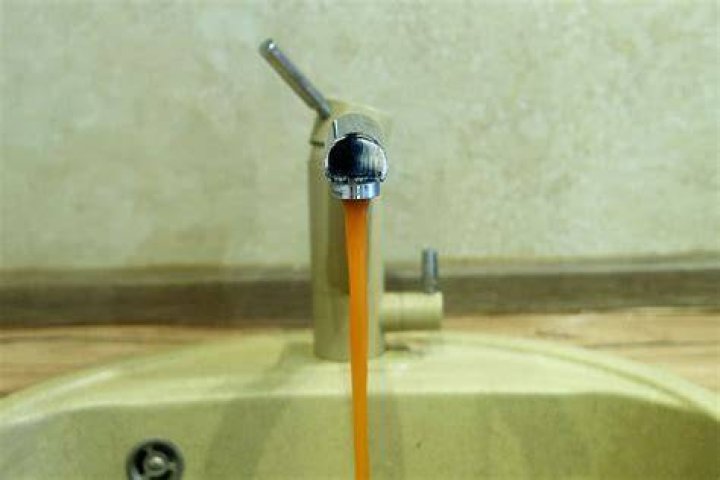 How do you know if your well pump is leaking?
