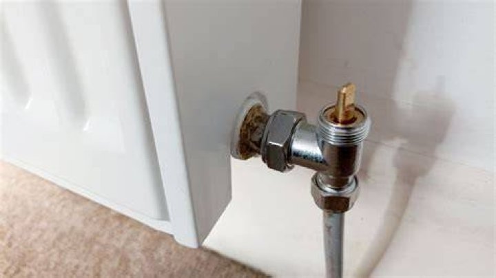How do you reset a thermostatic radiator valve?