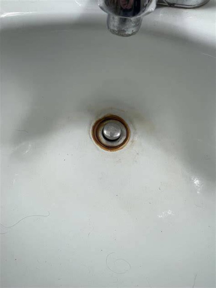 How do you stop a sink drain from rusting?