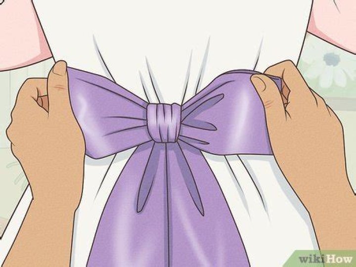 How do you tie a perfect bow on clothing?