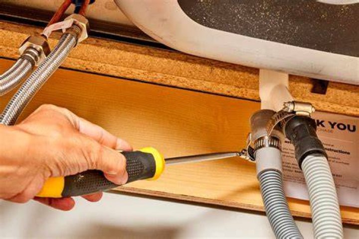 How do you unlock a dishwasher hose?