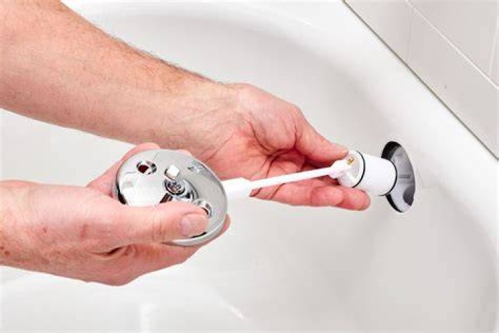 How does a lift and turn bathtub drain stopper work?