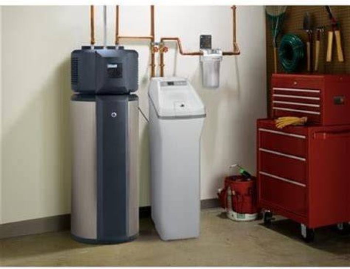 How does the GE gxsh40v water softener work?