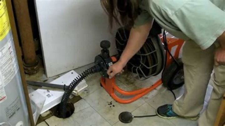 How long does it take to snake a main line?
