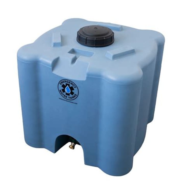 How much air should be in a 30 gallon water tank?