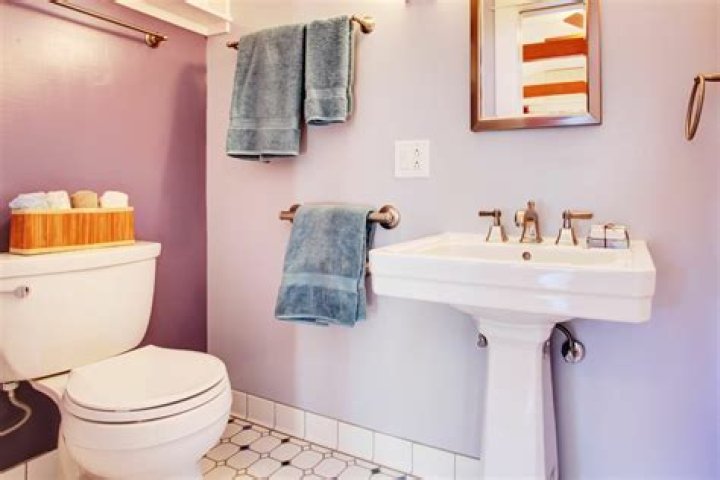 How much does it cost to put a powder room in the basement?