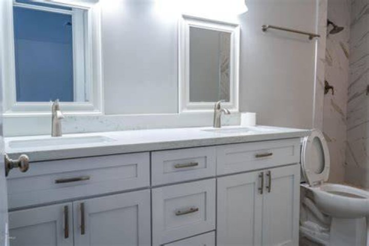 How much should I pay to have a vanity installed?