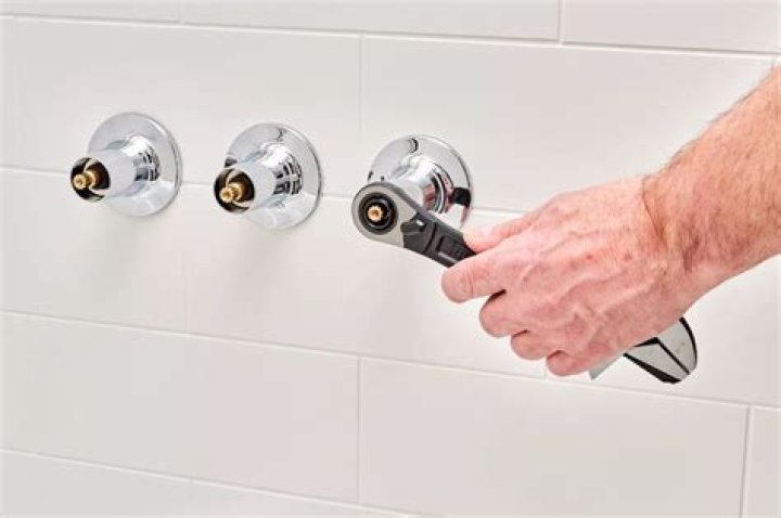 How to remove the stem from a bathtub faucet?