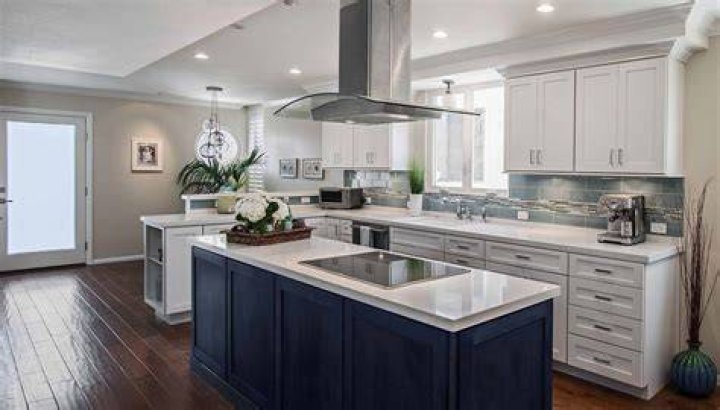 How wide should an island be with a cooktop?