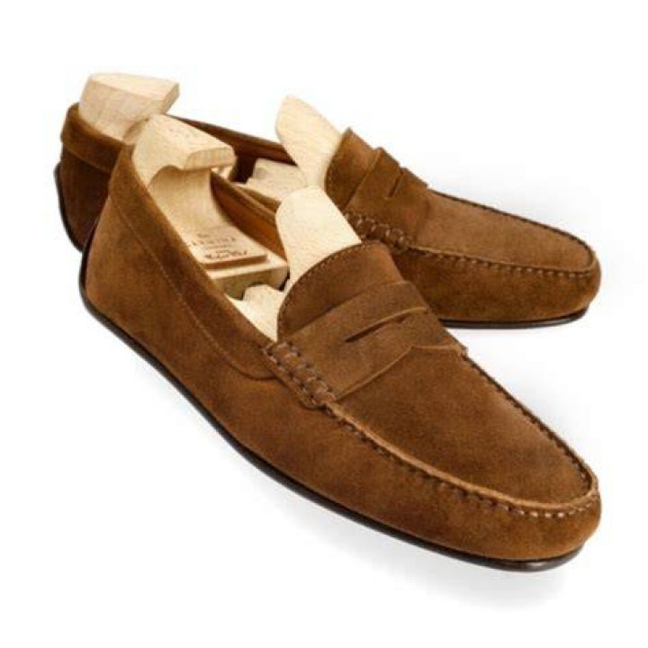 Is driving with slippers safe?