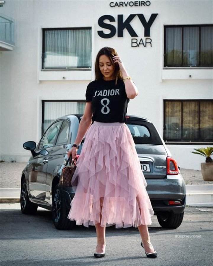 Is it okay to wear a skirt to school?