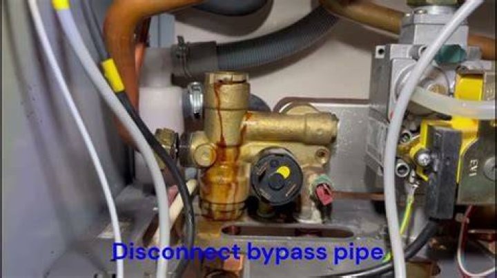 Is the diverter valve on my Baxi 105 leaking?