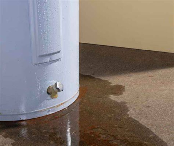 Is water heater leaking dangerous?