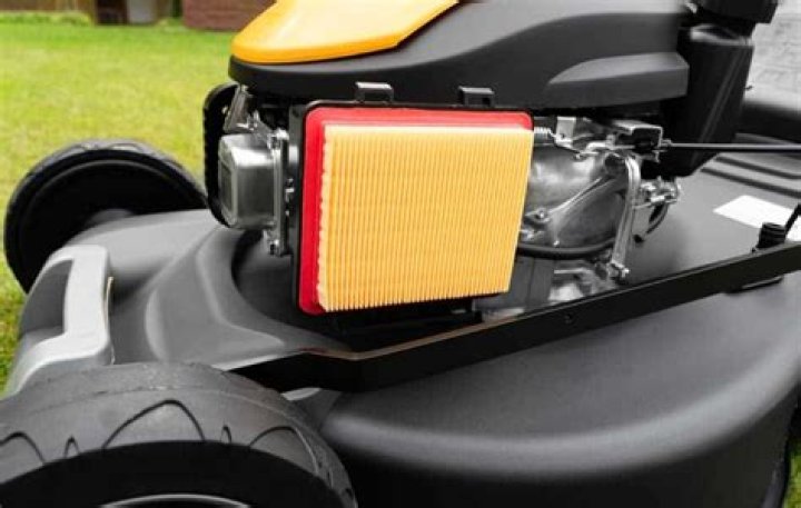 Should I put oil on my lawn mower air filter?