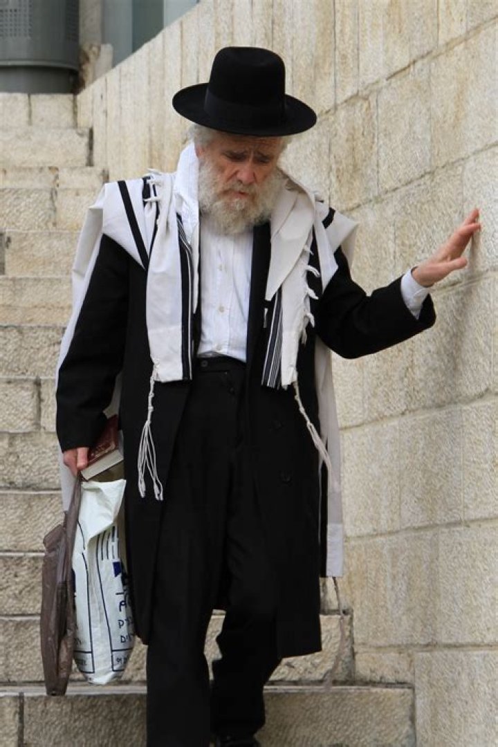 What are the traditional clothes in Israel?