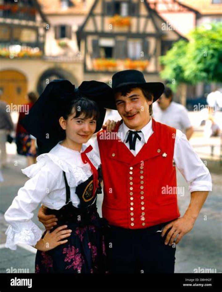 What are traditional clothing in France?