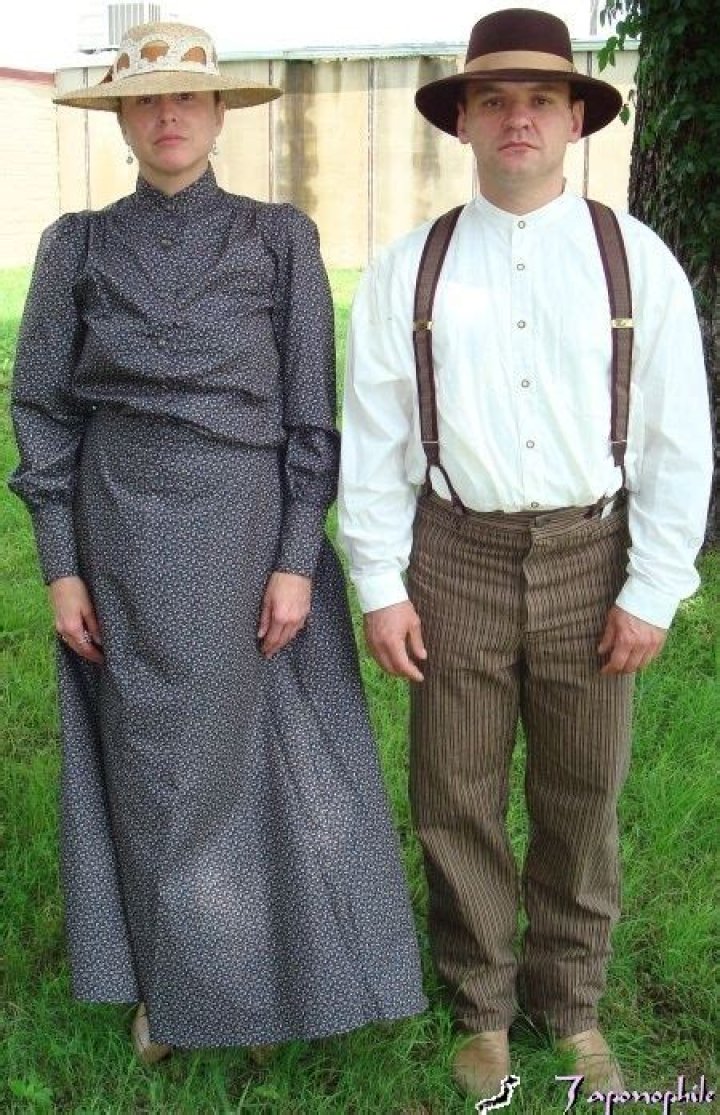 What clothes did people wear in the olden days?