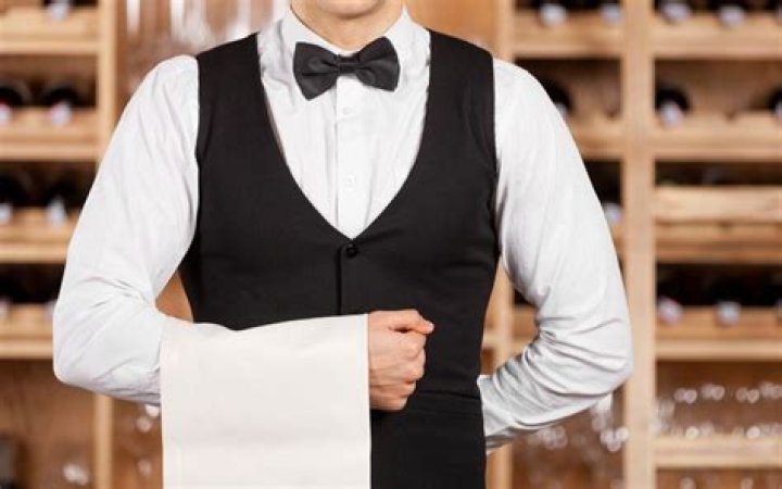 What clothes do waiters wear?